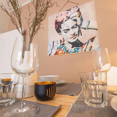Bautzen Living Appartement - Zentrumslage Parkplatz Babybett Buitenkant foto
