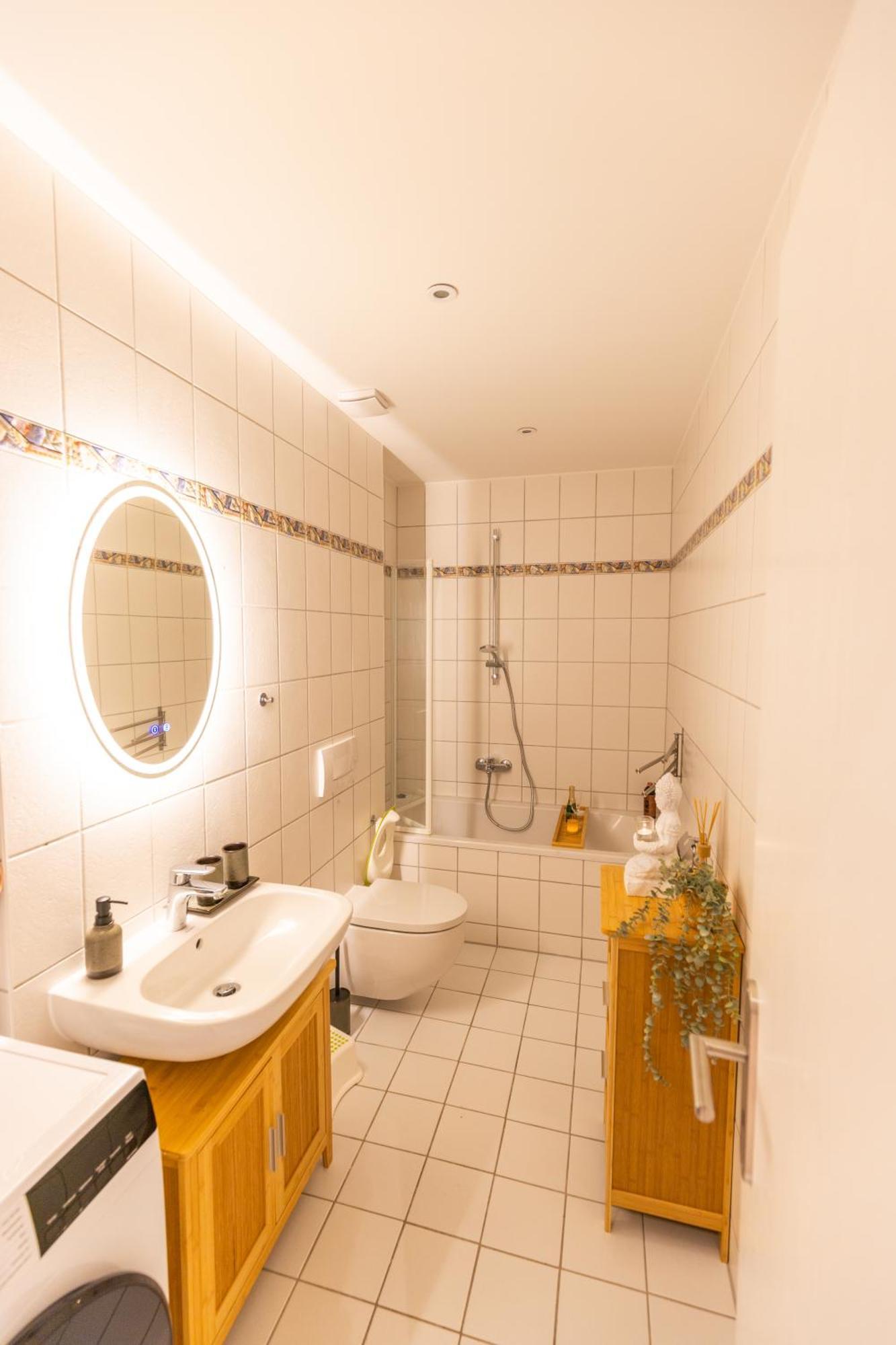 Bautzen Living Appartement - Zentrumslage Parkplatz Babybett Buitenkant foto