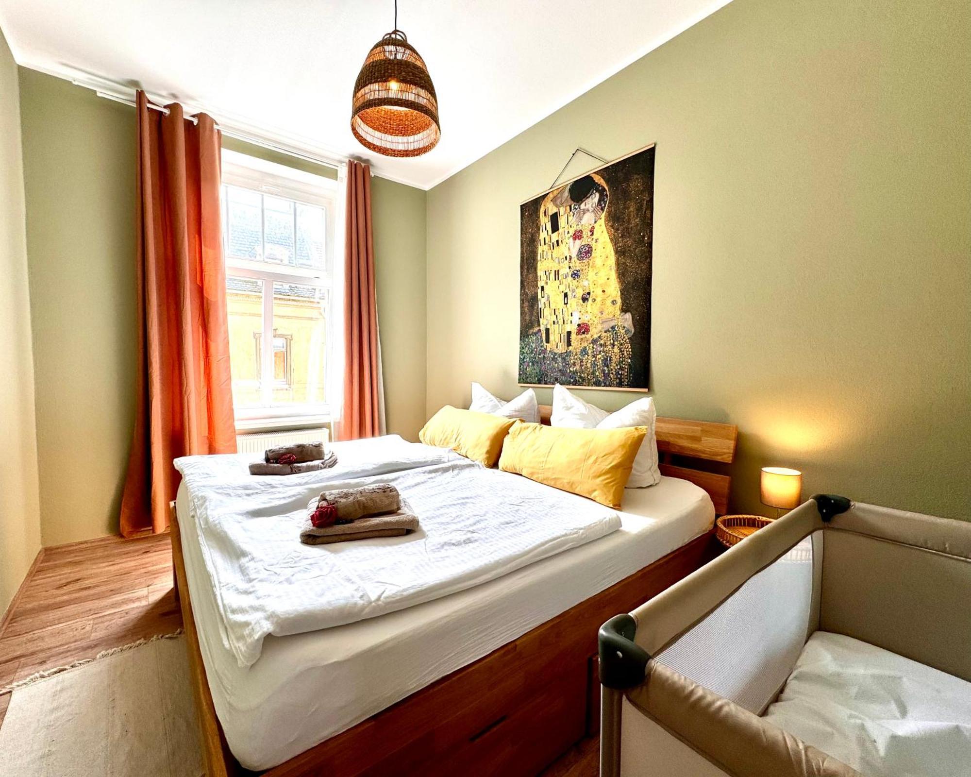 Bautzen Living Appartement - Zentrumslage Parkplatz Babybett Buitenkant foto