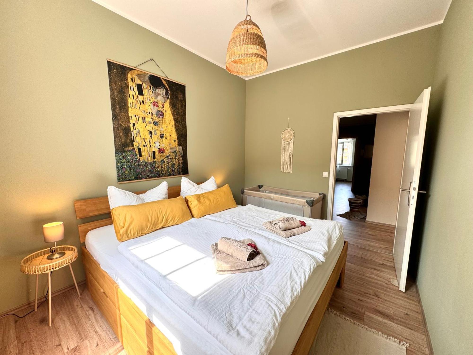 Bautzen Living Appartement - Zentrumslage Parkplatz Babybett Buitenkant foto