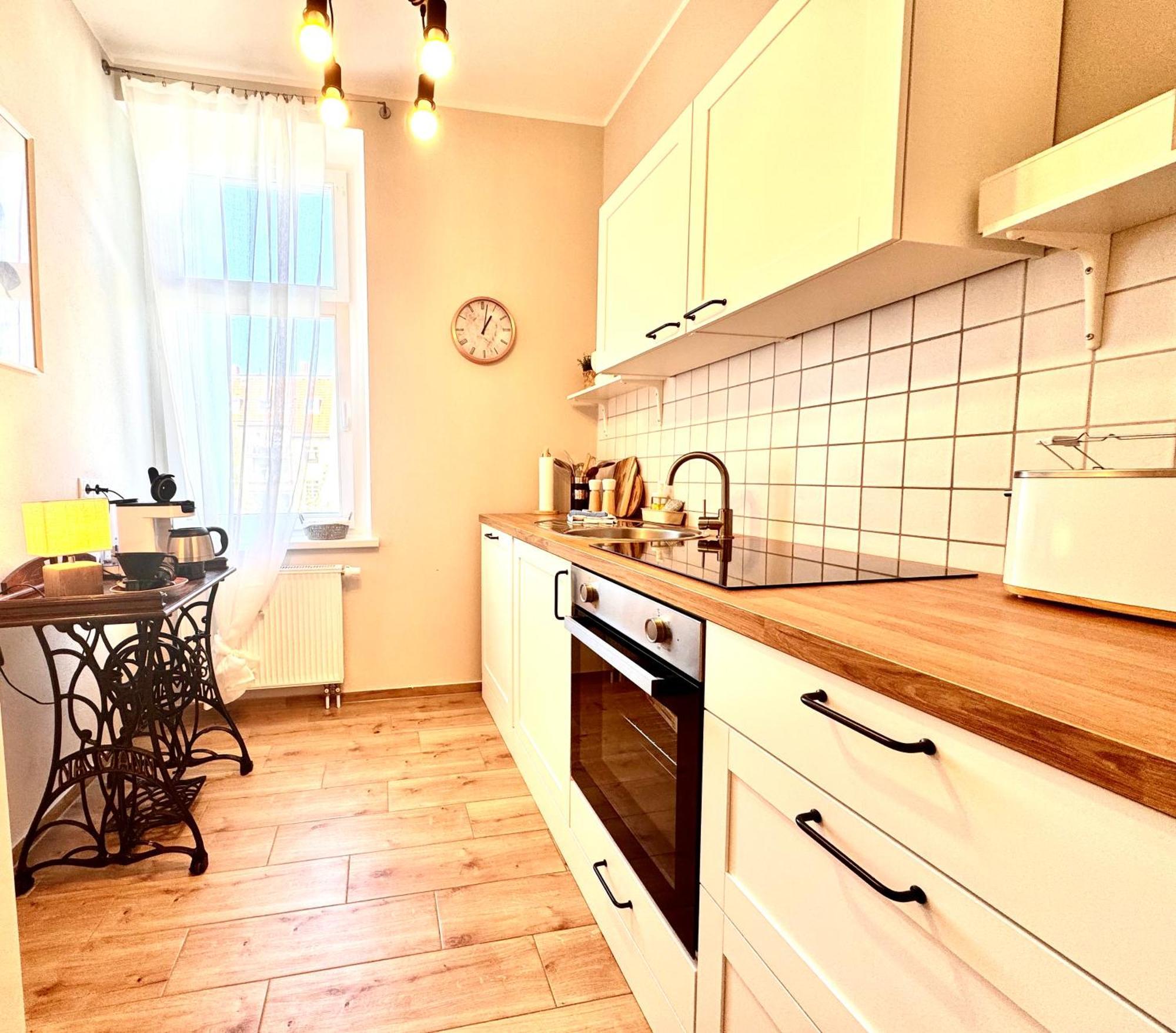 Bautzen Living Appartement - Zentrumslage Parkplatz Babybett Buitenkant foto