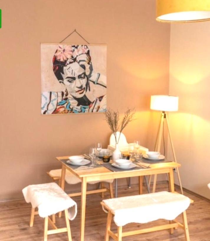 Bautzen Living Appartement - Zentrumslage Parkplatz Babybett Buitenkant foto